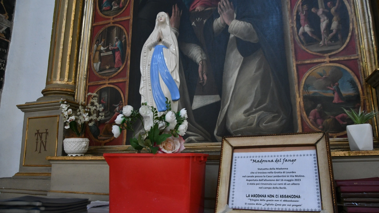 Anche la statua dedicata a Maria finisce nel mirino dei ladri (immagine di repertorio) Anche la statua dedicata a Maria finisce nel mirino dei ladri (immagine di repertorio)