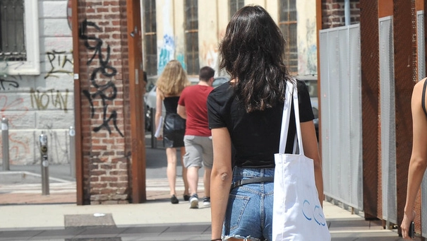 Casting di modelle alla Rinascente di Milano, niente limiti d’età e (quasi) di altezza: “Vogliamo rappresentare la bellezza di tutte le donne”