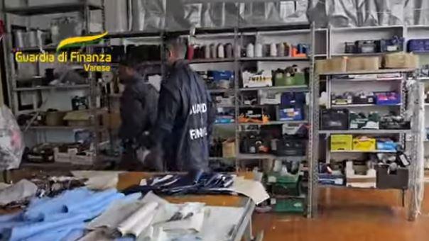 busto chiusa un azienda tessile se ne fa un altra illegale blitz nell opificio cinese appena aperto