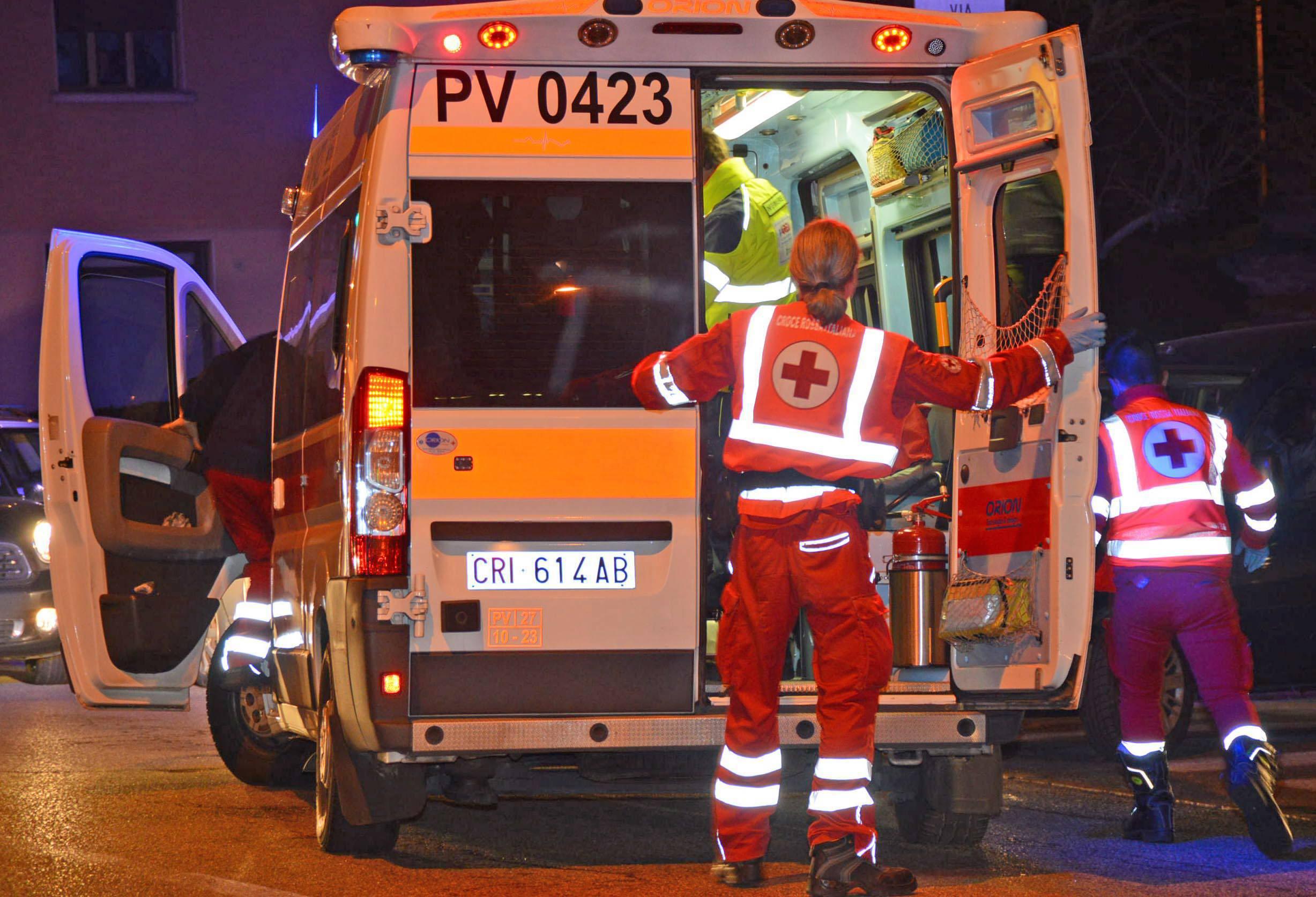 pavia studentessa di 22 anni in rianimazione dopo una misteriosa caduta dalla finestra