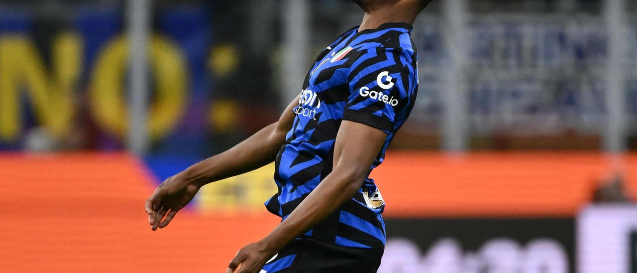 Inter, occhio alla clausola. Il Barça punta Dumfries. Torna l’ipotesi Ndoye
