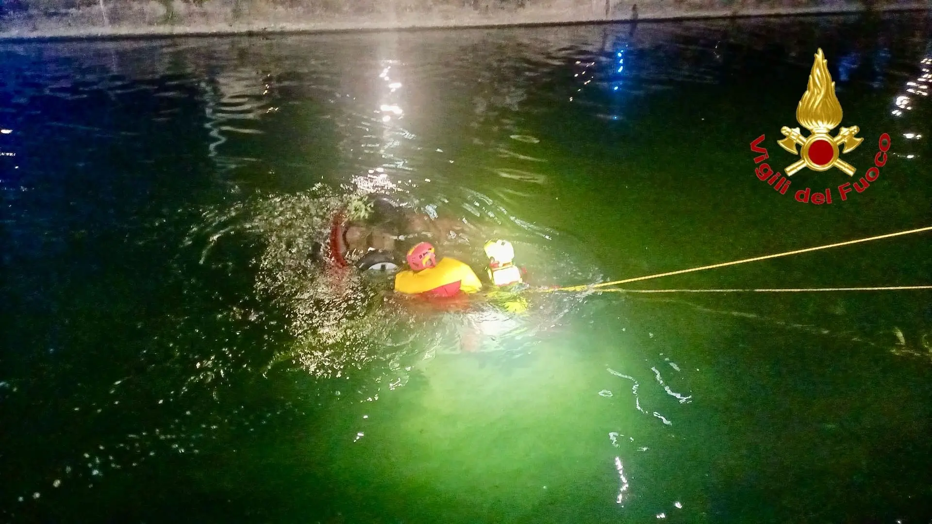 Corsico: esce di strada e finisce nel Naviglio, giovane muore a pochi metri da casa