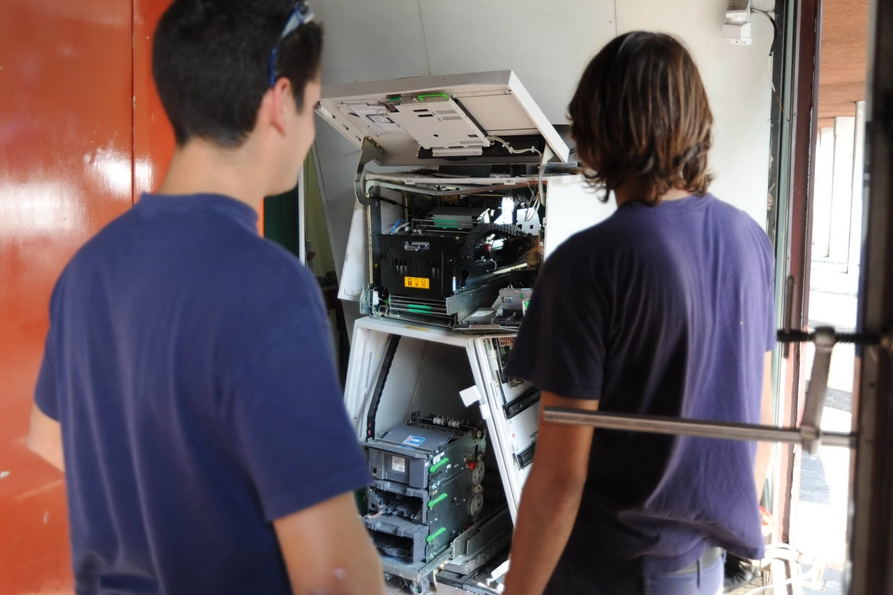 Il Bancomat fatto esplodere domenica 25 maggio a Sarnico