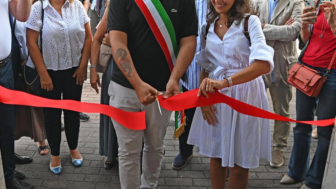 Il taglio del nastro per dare un futuro diverso a un bene appartenuto ai clan criminali Il taglio del nastro per dare un futuro diverso a un bene appartenuto ai clan criminali