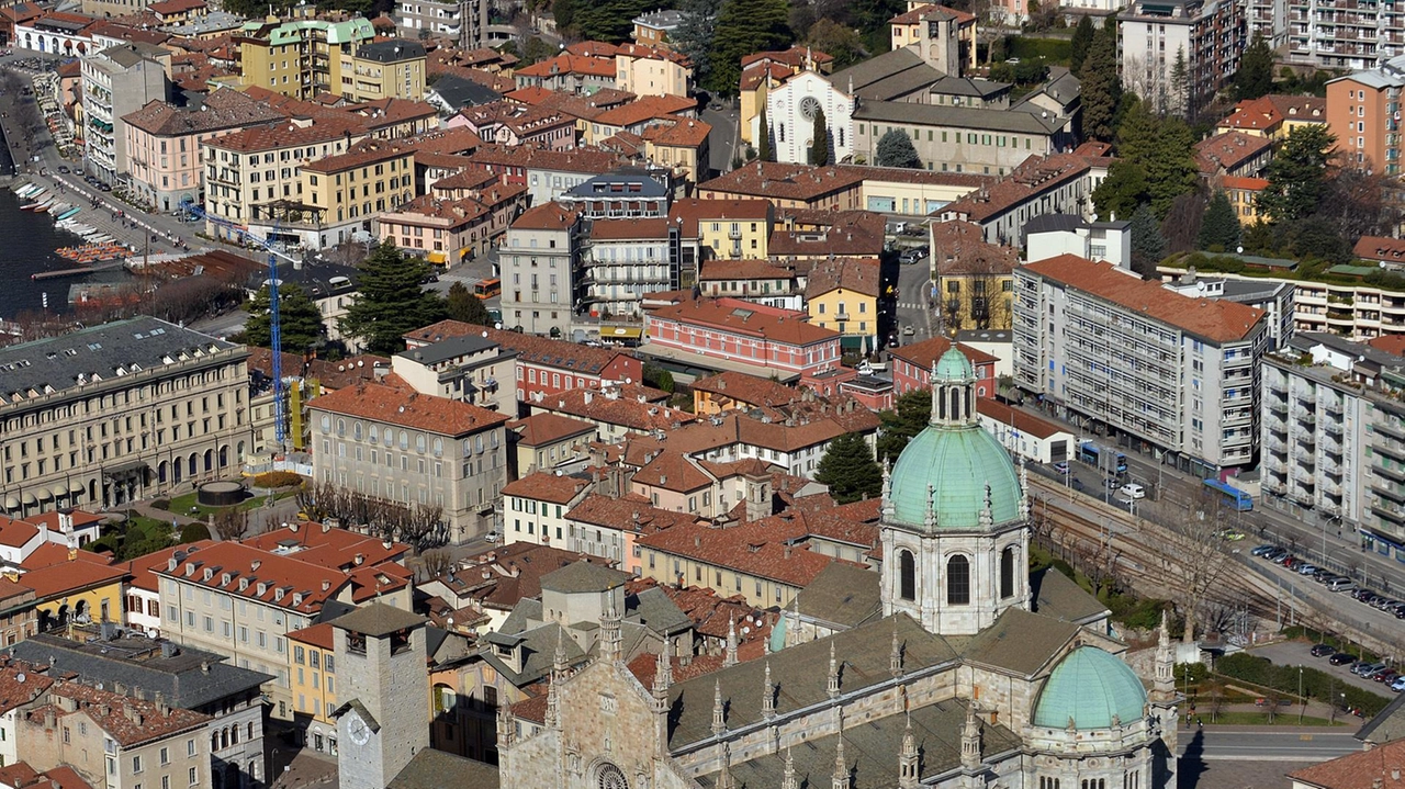 Il turismo fa bene a Como, ma non a chi deve pagare l’affitto che ormai per abitare in città...