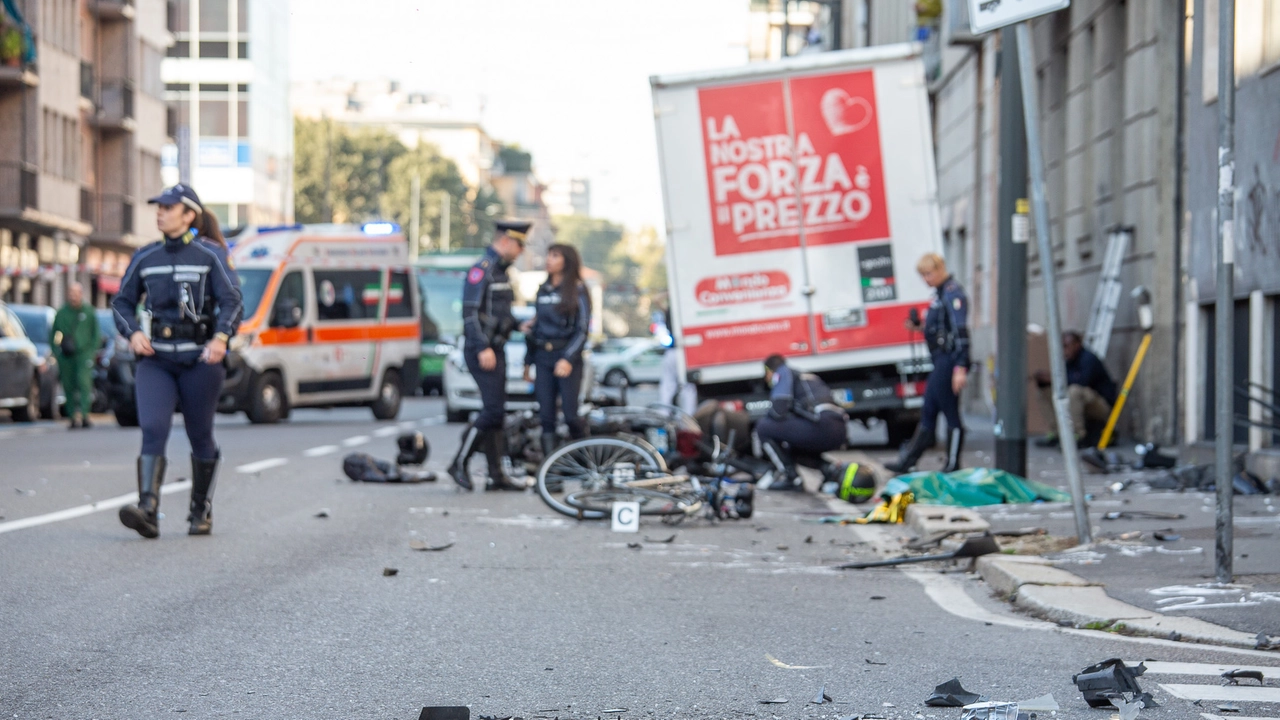 Incidente mortale in via Pellegrino Rossi   Milano, 2 NOVEMBRE 2024, ANSA/DAVIDE CANELLA