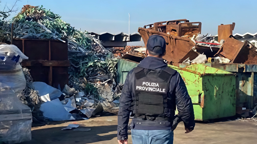 La vecchia corte di via Cavour è sotto sequestro dopo l’intervento di polizia locale e provinciale La vecchia corte di via Cavour è sotto sequestro dopo l’intervento di polizia locale e provinciale