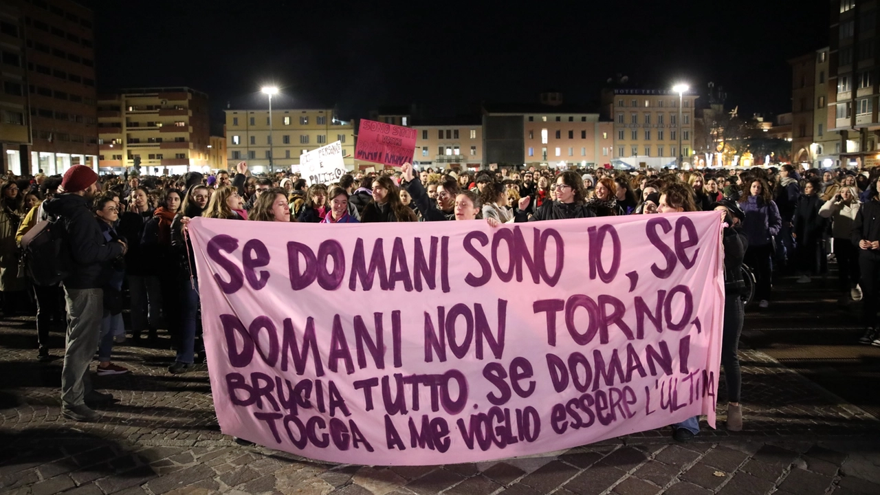 Manifestazione contro la violenza sulle donne (Archivio) Manifestazione contro la violenza sulle donne (Archivio)