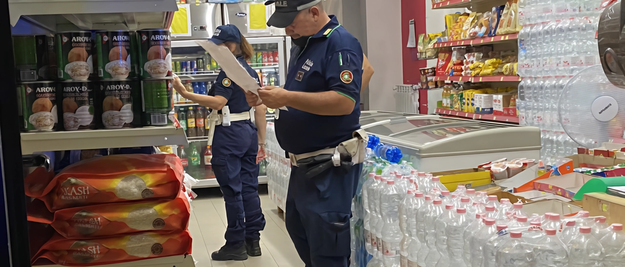 Minimarket chiusi dalle 20 in poi: "Svolta per garantire sicurezza"