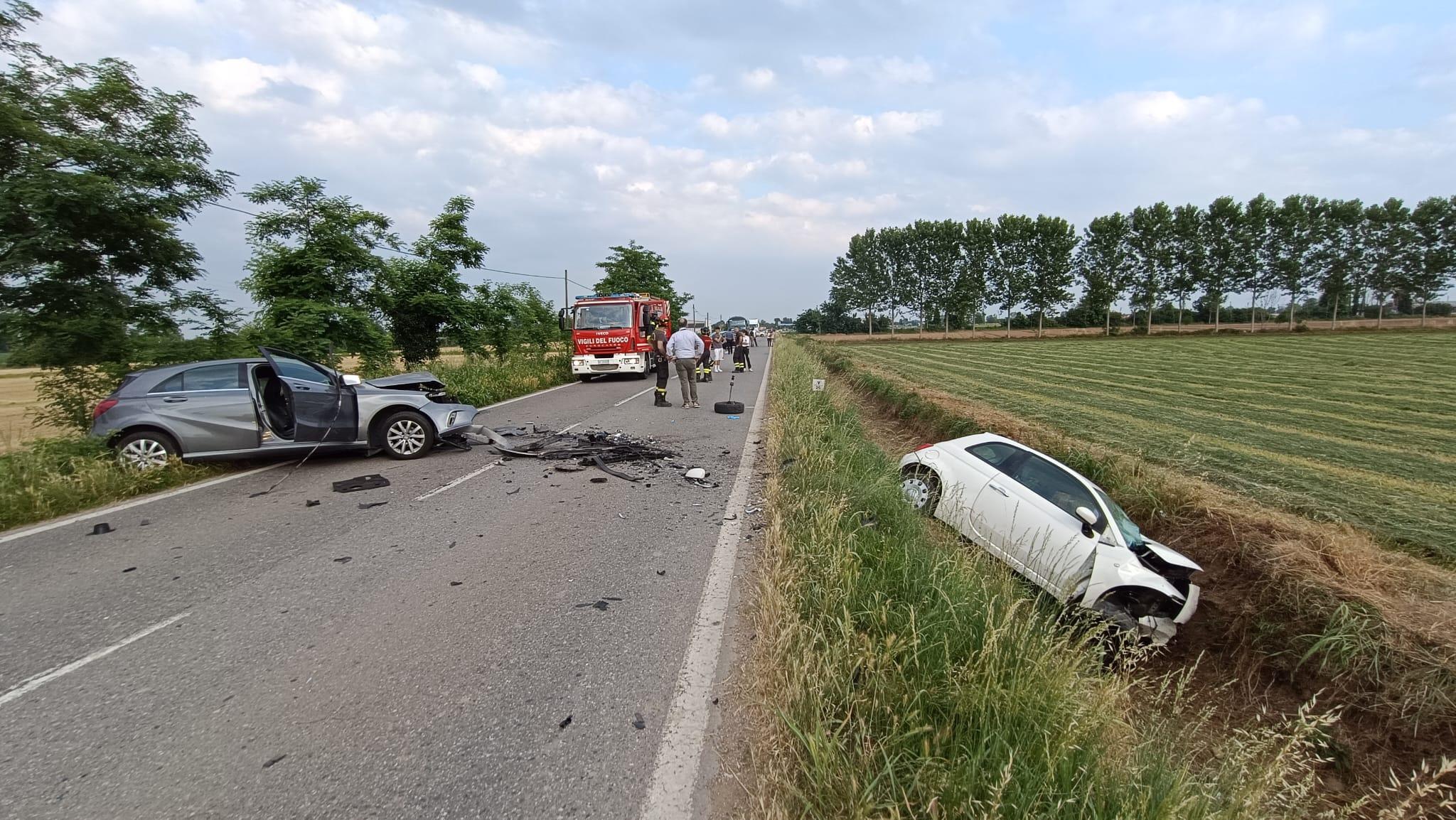 Incidente frontale sulla statale 498 a Soncino: muore un 52enne di Borgo San Giacomo Incidente frontale sulla statale 498 a Soncino: muore un 52enne di Borgo San Giacomo