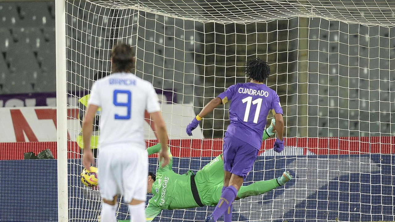 Cuadrado quando vestiva la maglia della Fiorentina che domenica potrebbe affrontare da ex di lusso Cuadrado quando vestiva la maglia della Fiorentina che domenica potrebbe affrontare da ex di lusso