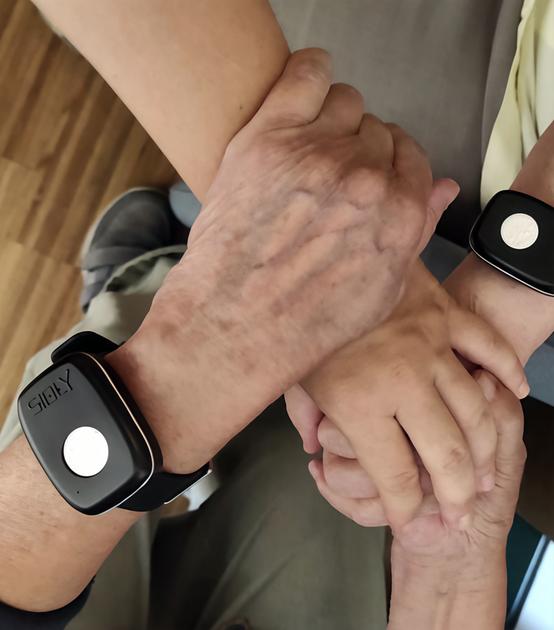 Teleassistenza per gli anziani. Lo smartwatch che controlla parametri vitali e stato di salute