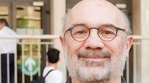 Alla vigilia del secondo turno l’ordinario di Fisica si chiama fuori per una scelta di "coerenza". Restano in campo il prorettore vicario che “al giro di boa“ è arrivato primo e il rivale Antoniotti. Alla vigilia del secondo turno l’ordinario di Fisica si chiama fuori per una scelta di "coerenza". Restano in campo il prorettore vicario che “al giro di boa“ è arrivato primo e il rivale Antoniotti.