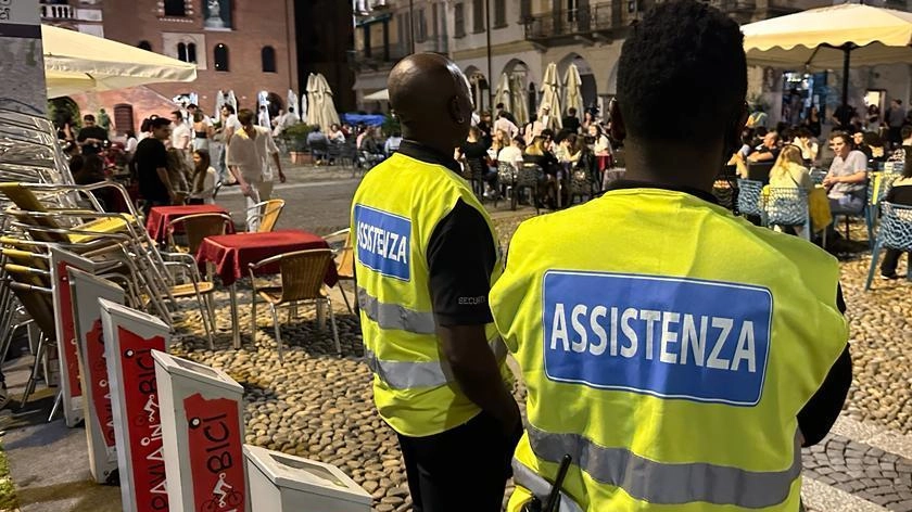 Pavia, due giovani coinvolti finiscono in ospedale in condizioni serie . Quando i soccorritori sono giunti in piazza Vittoria c’era solo la 24enne. .