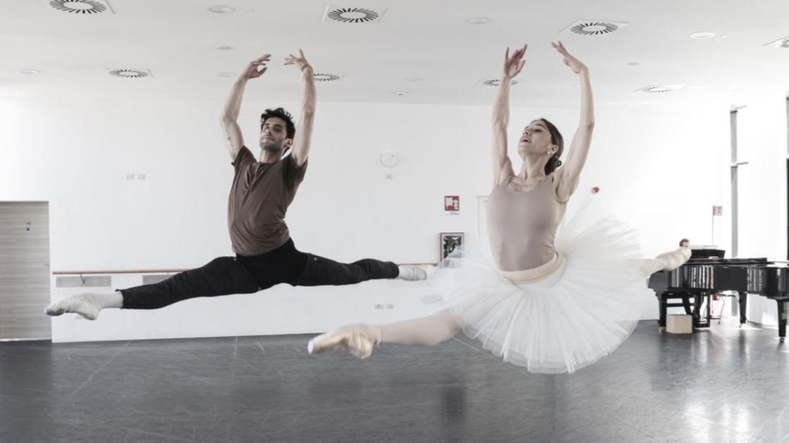 Tributo a Carla Fracci, al Teatro alla Scala una serata piena di talenti per un’artista divina Tributo a Carla Fracci, al Teatro alla Scala una serata piena di talenti per un’artista divina