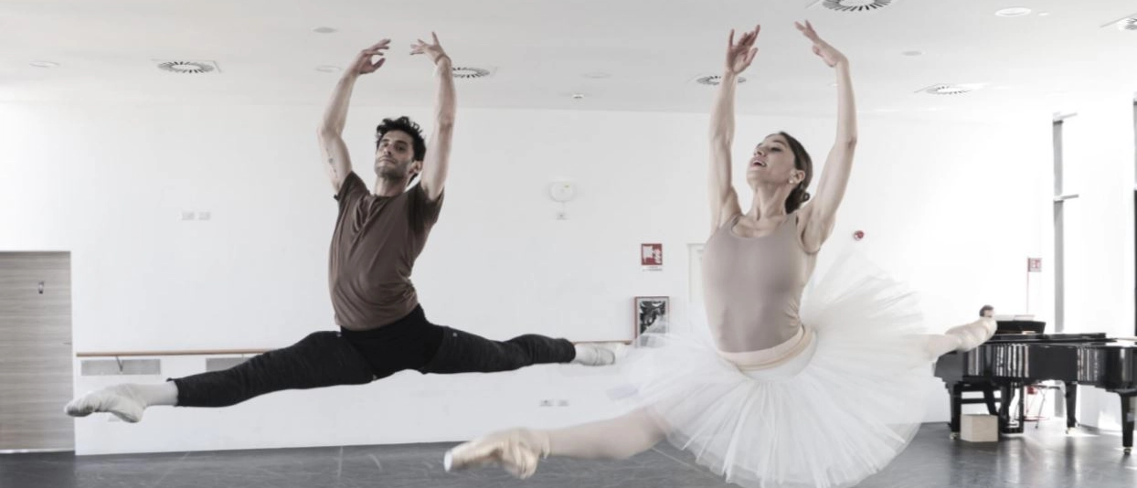 Tributo a Carla Fracci, al Teatro alla Scala una serata piena di talenti per un’artista divina