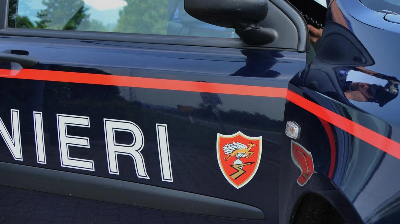 Mariano Comense, la donna stava facendo una diretta e lo ha ripreso. Denunciato Mariano Comense, la donna stava facendo una diretta e lo ha ripreso. Denunciato
