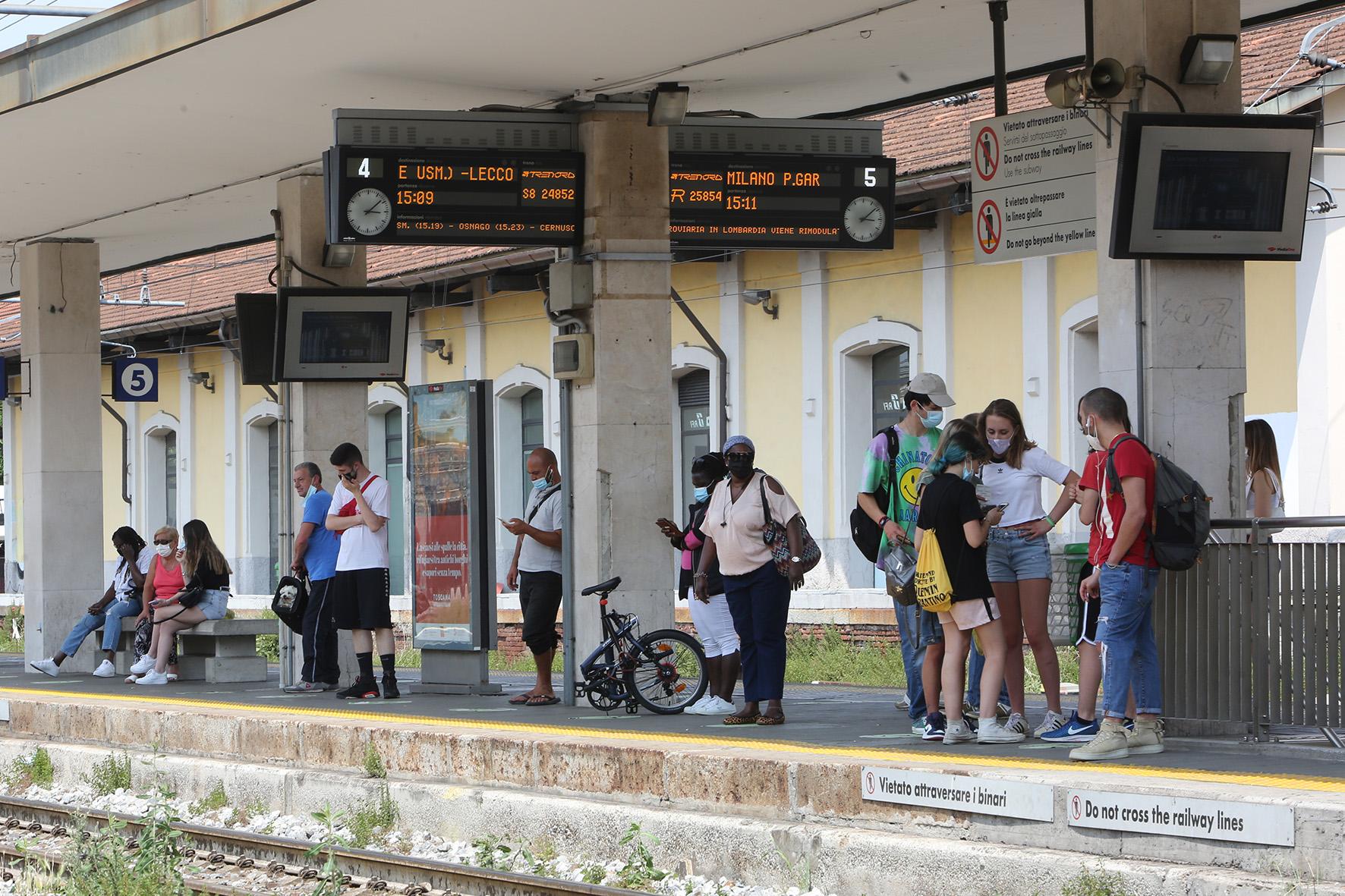 Monza, morto investito dal treno in stazione: rallentamenti e cancellazioni sulla linea Milano-Chiasso