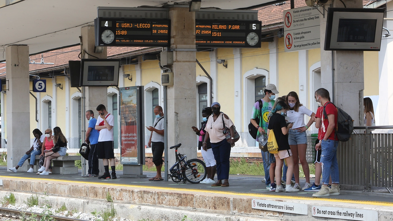 Monza, morto investito dal treno in stazione: rallentamenti e cancellazioni sulla linea Milano-Chiasso