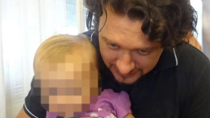 Andrea Palermo con la figlia nel giorno del primo compleanno Andrea Palermo con la figlia nel giorno del primo compleanno