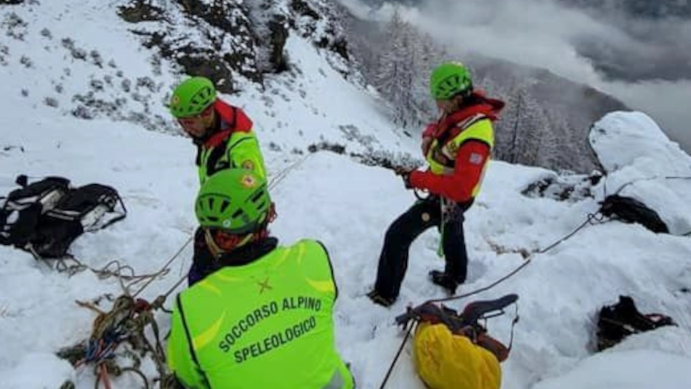 I volontari del Soccorso alpino I volontari del Soccorso alpino