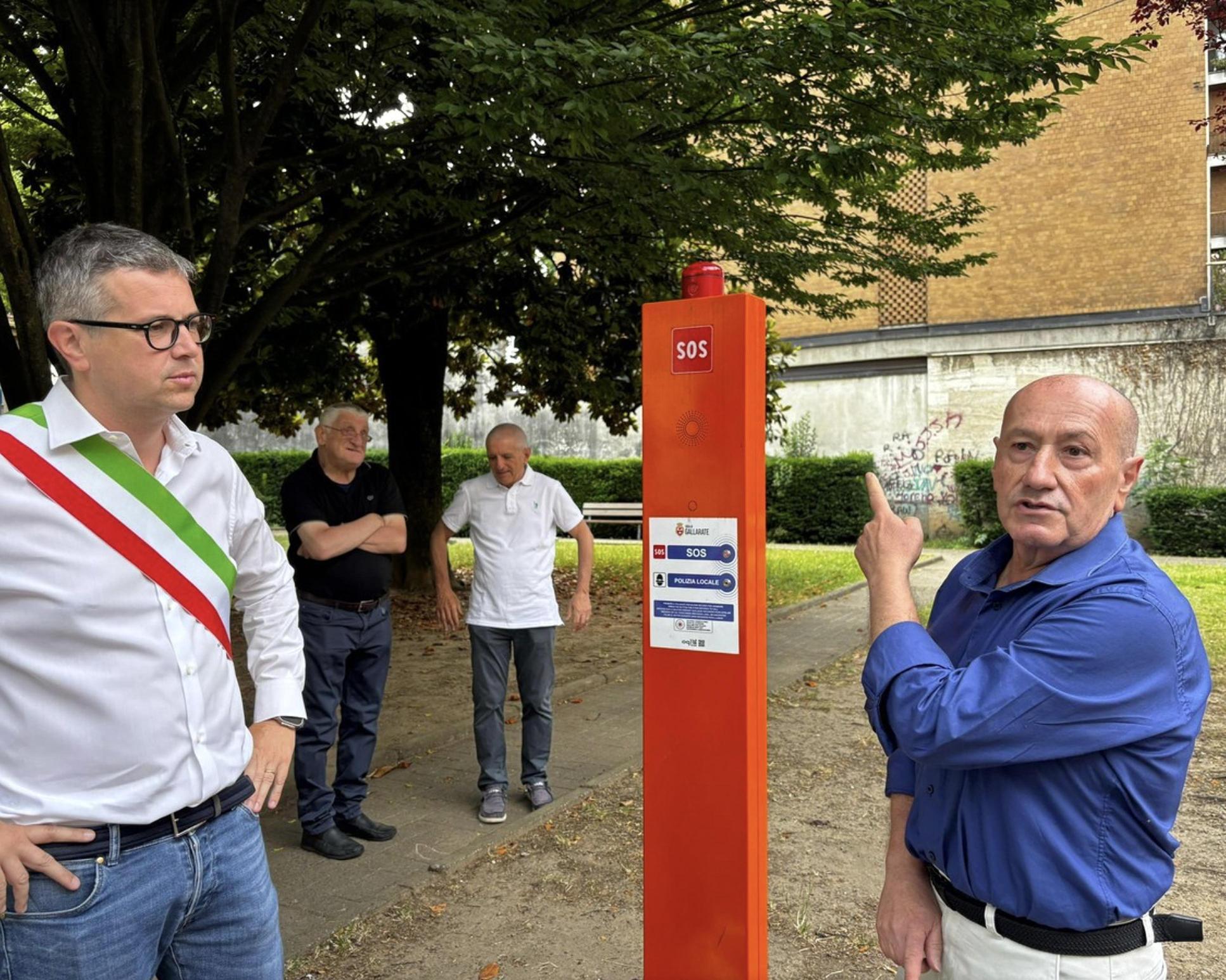 inaugurate quattro colonnine sos per una citt224 pi249 pronta e umana