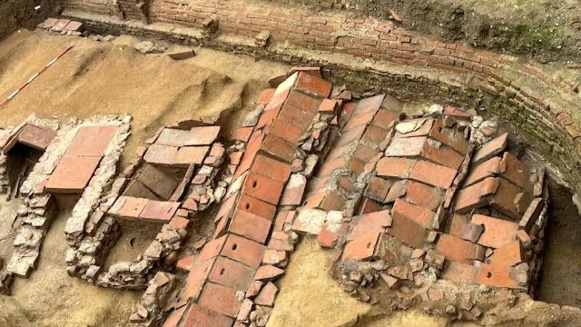Le sepolture altomedioevali trovate sotto alla basilica costituivano un luogo prestigioso e ben organizzato verosimilmente concepito per gente in vista Le sepolture altomedioevali trovate sotto alla basilica costituivano un luogo prestigioso e ben organizzato verosimilmente concepito per gente in vista
