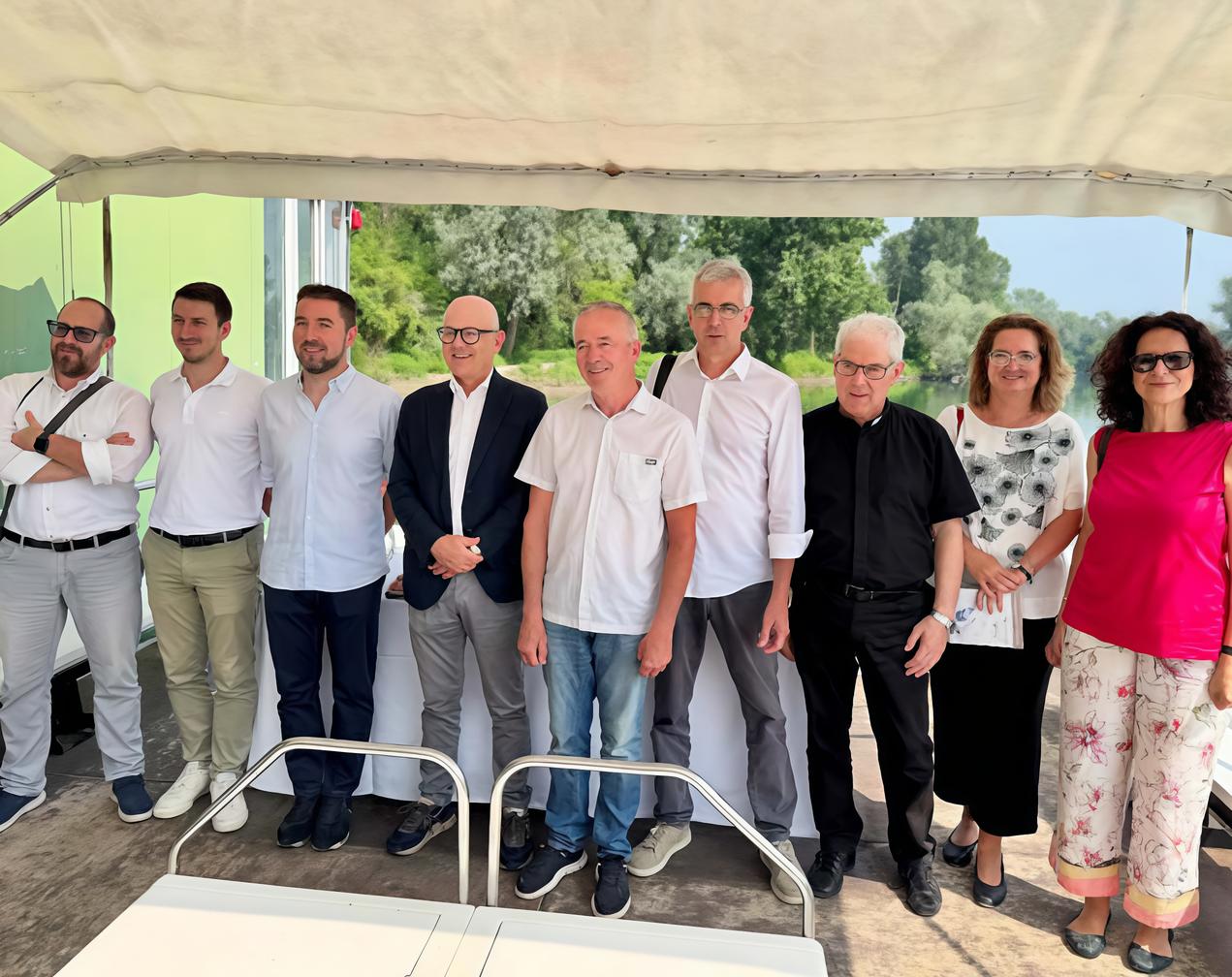 Treno e navigazione, un solo biglietto. Tutti in crociera sul battello Capinera Treno e navigazione, un solo biglietto. Tutti in crociera sul battello Capinera