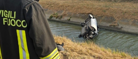 Dramma a San Martino Siccomario, auto finisce nel canale: morta la donna al volante