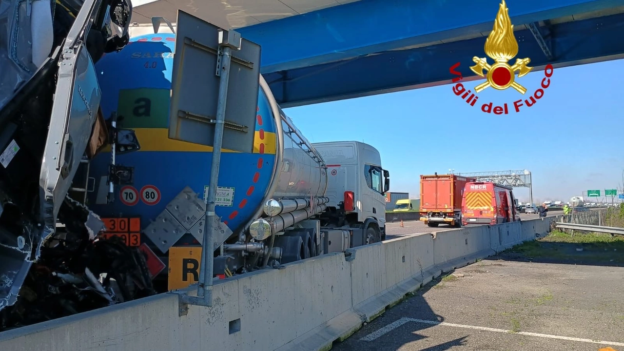 Incidente sull’A1 all'altezza di San Giuliano Milanese al km 6,100 in direzione Milano.