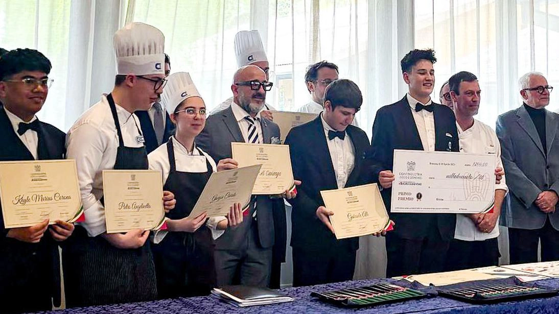 CASARGO (Lecco) Tradizione e innovazione, nel ricordo dello chef stellato che non c’è più. Gli studenti di terza del Cfpa di... CASARGO (Lecco) Tradizione e innovazione, nel ricordo dello chef stellato che non c’è più. Gli studenti di terza del Cfpa di...