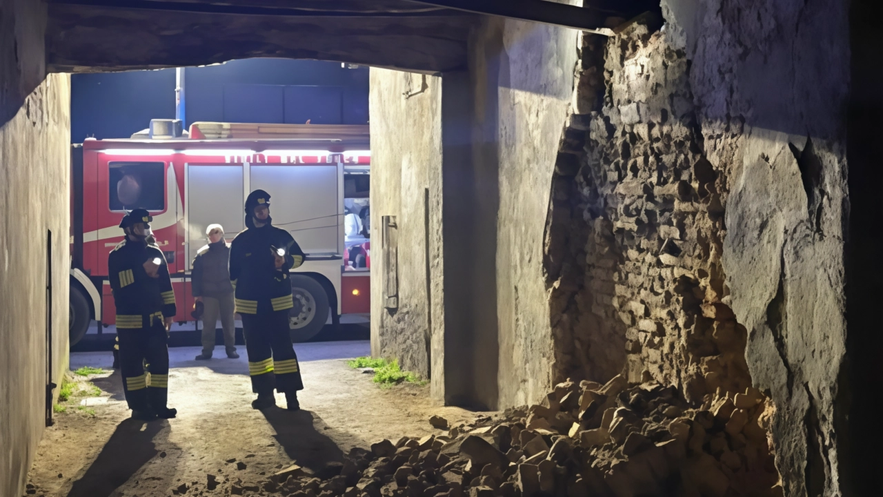 SANT’ANGELO LODIGIANO (Lodi) Crolla una parete di un’abitazione dismessa, paura a Sant’Angelo Lodigiano. Un boato, nella tarda serata di domenica ed... SANT’ANGELO LODIGIANO (Lodi) Crolla una parete di un’abitazione dismessa, paura a Sant’Angelo Lodigiano. Un boato, nella tarda serata di domenica ed...