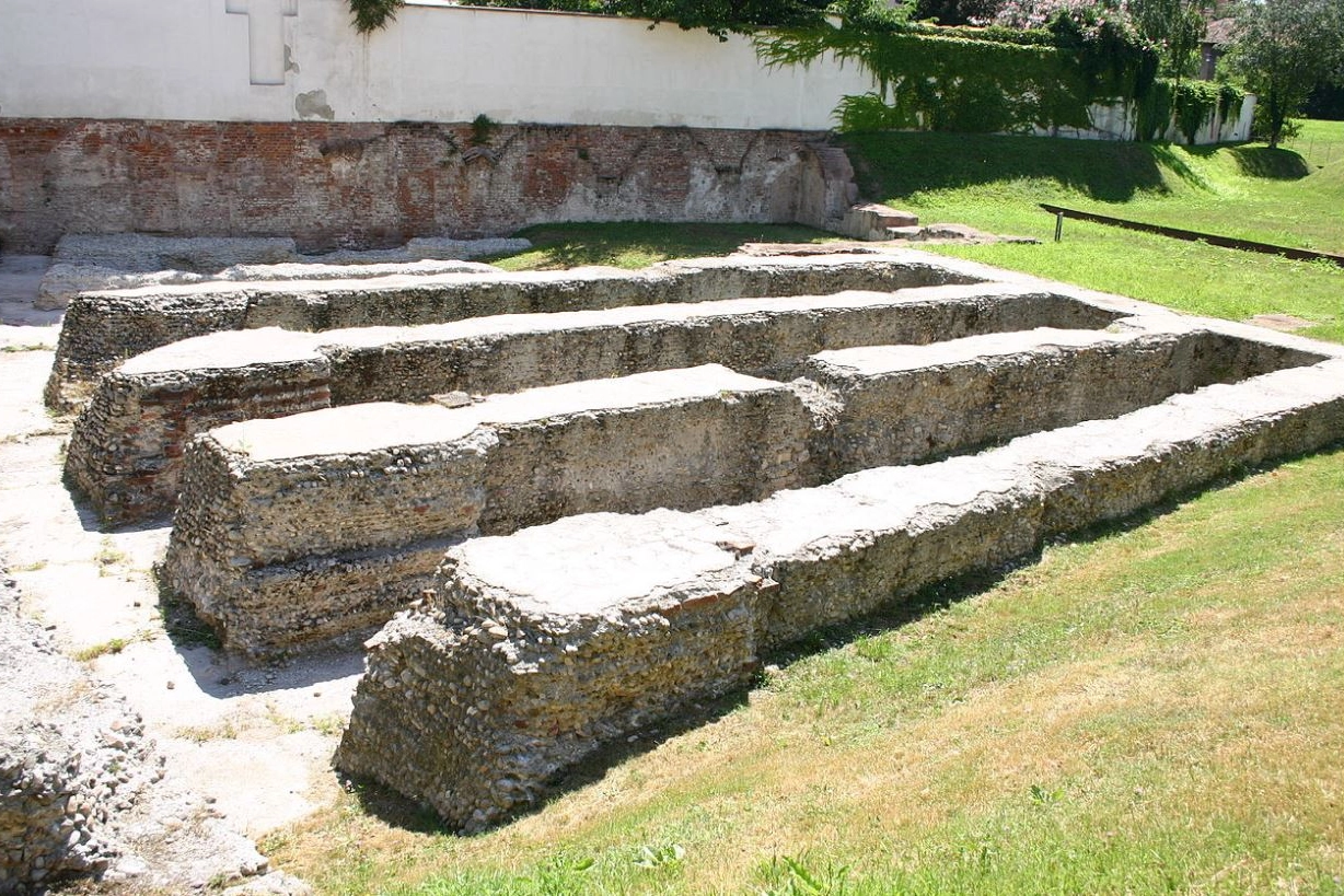 Uno scorcio della suggestiva area archeologica di Milano fra corso Magenta e le vie Morigi e Brisa