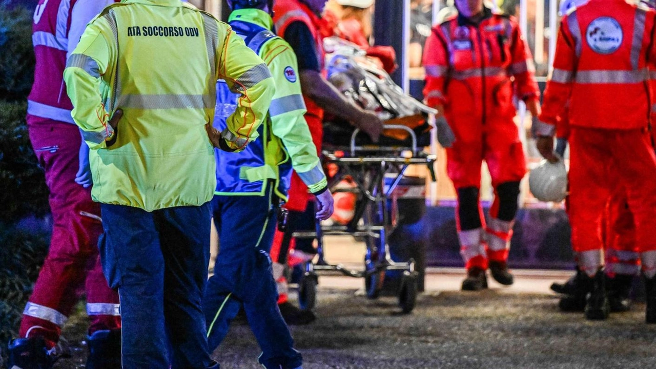 Dopo sei mesi di apparente tranquillità, ritornano i roghi dolosi nel minorile di via dei Calchi Taeggi. Un quattordicenne ha riportato ustioni a braccio e orecchio. Intervento di vigili del fuoco e carabinieri.