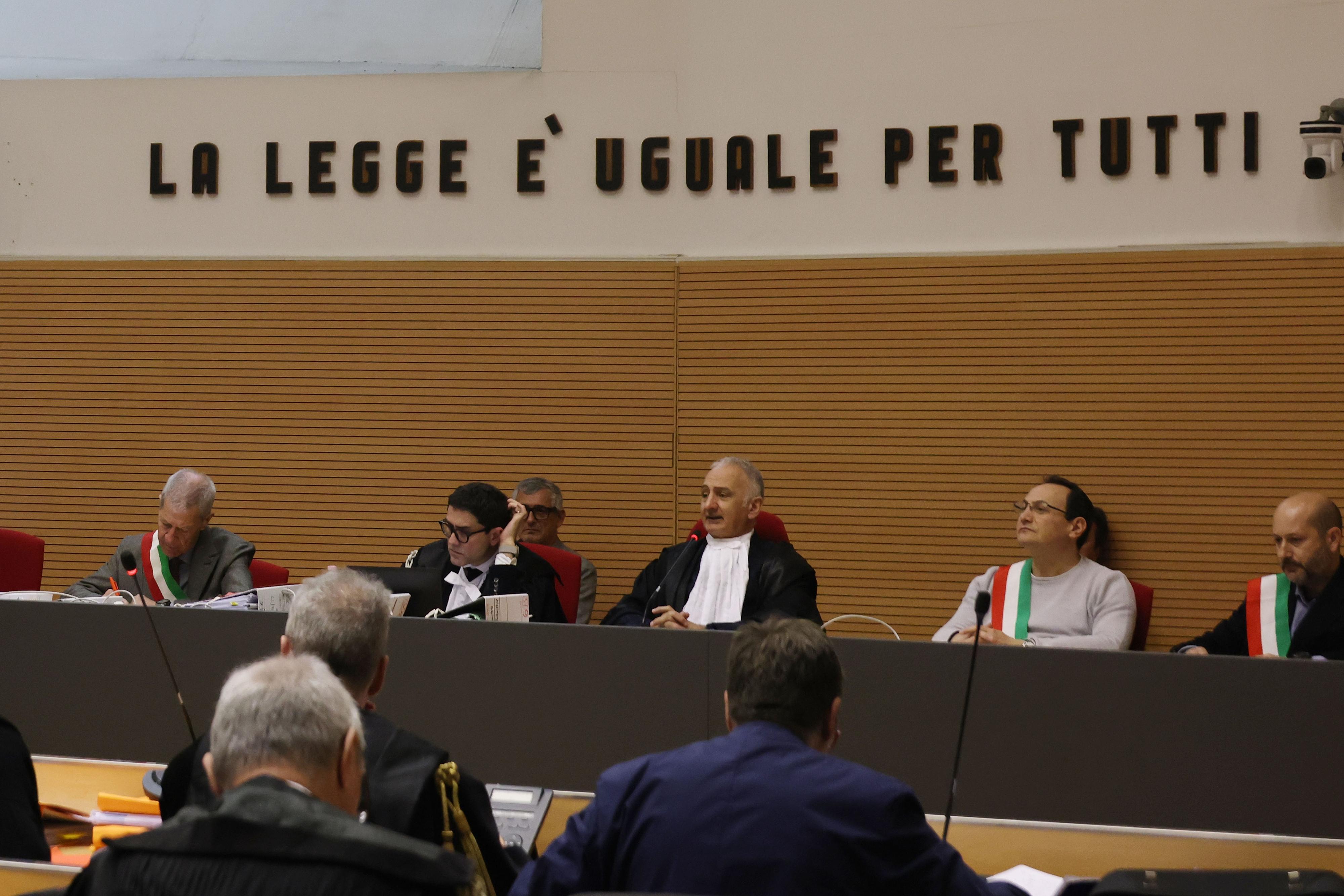 Strage della Loggia, l’appuntato Sandrini in aula sulla superteste Giacomazzi: “Nessuna pressione, ci eravamo appartati” Strage della Loggia, l’appuntato Sandrini in aula sulla superteste Giacomazzi: “Nessuna pressione, ci eravamo appartati”