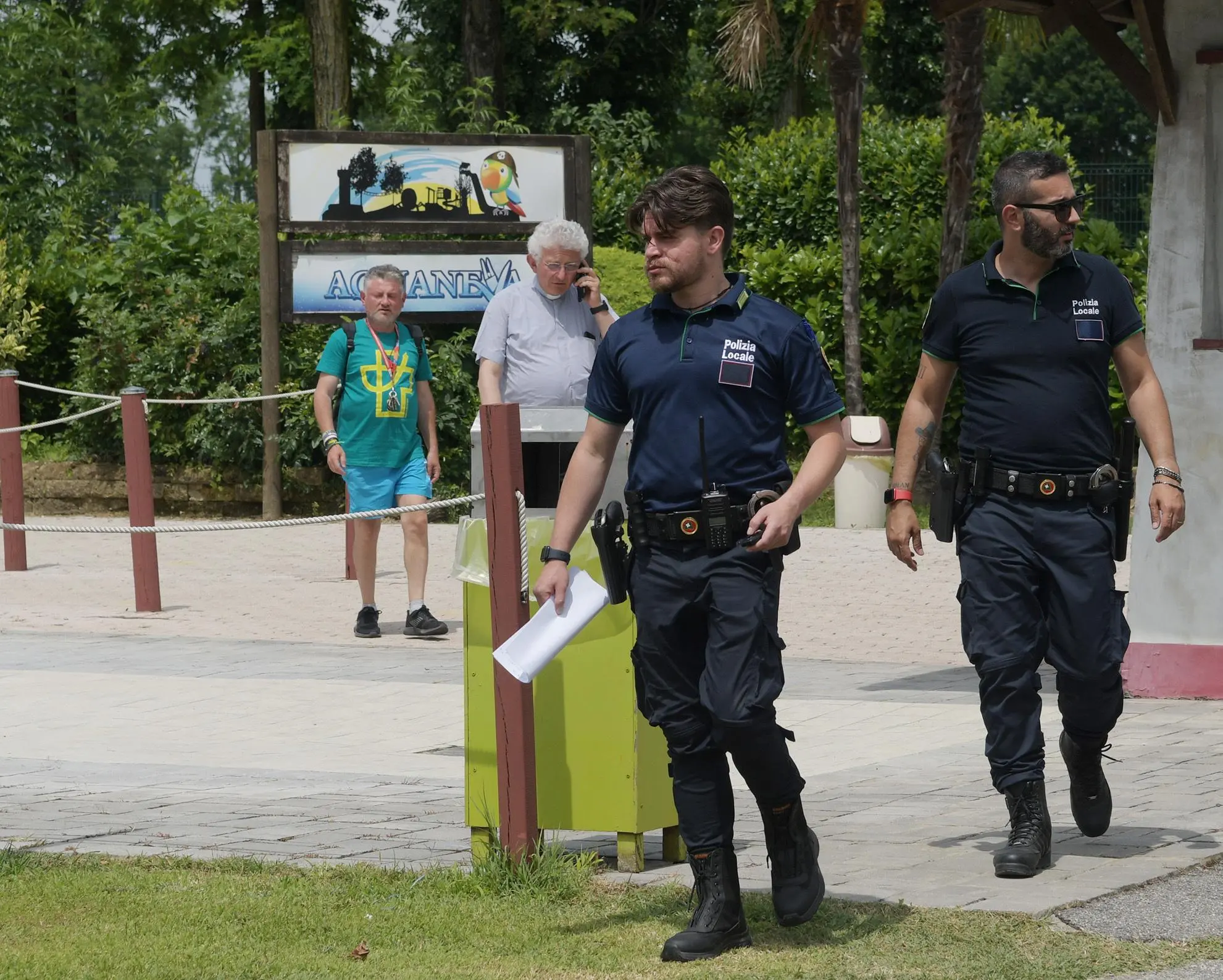 Fatou, la bimba morta annegata in piscina a Inzago durante la gita con l’oratorio di Caravaggio. Il prete: “Mi sono allontanato per un caffè”
