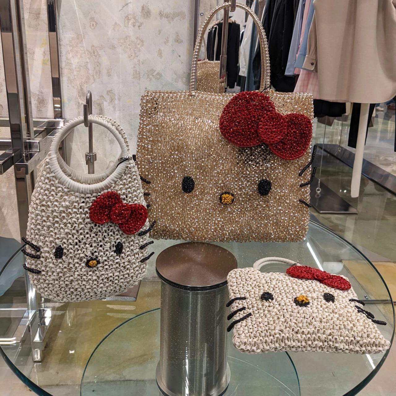 Wirebag Anteprima Hello Kitty nella boutique 10CorsoComo a Milano