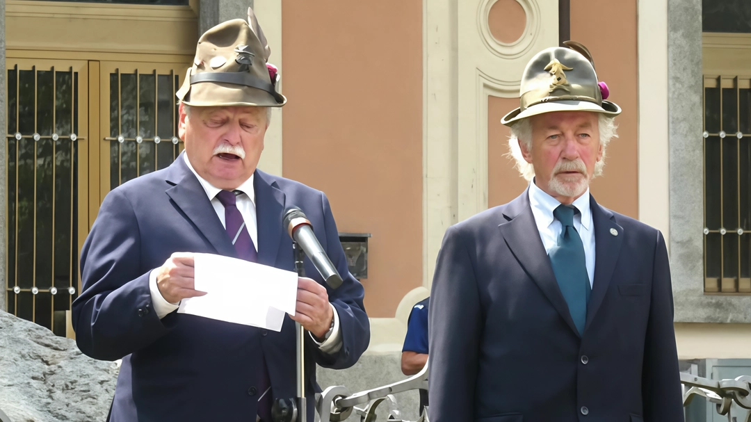 Cambio della guardia ai vertici degli Alpini. Il Gruppo di Chiavenna, a cui fanno riferimento anche gli Alpini di Piuro,... Cambio della guardia ai vertici degli Alpini. Il Gruppo di Chiavenna, a cui fanno riferimento anche gli Alpini di Piuro,...