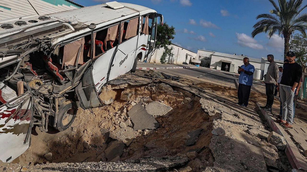 Massicci attacchi aerei dell'Idf causano vittime e feriti in diverse aree della Striscia di Gaza, inclusi Wadi Gaza e Jabalia. Massicci attacchi aerei dell'Idf causano vittime e feriti in diverse aree della Striscia di Gaza, inclusi Wadi Gaza e Jabalia.