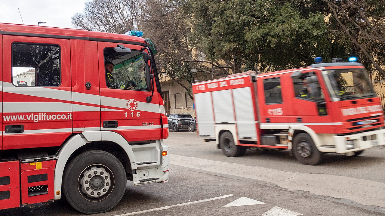 Vigili del fuoco in azione Vigili del fuoco in azione