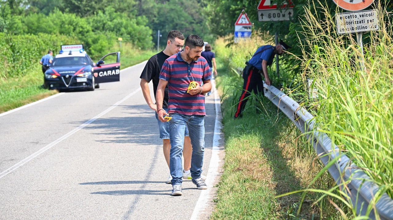 L’incidente venerdì sera poco prima delle venti sulla provinciale 149. Le condizioni della vittima sono apparse subito drammatiche. I carabinieri indagano per risalire all’automobilista che si è dileguato. L’incidente venerdì sera poco prima delle venti sulla provinciale 149. Le condizioni della vittima sono apparse subito drammatiche. I carabinieri indagano per risalire all’automobilista che si è dileguato.