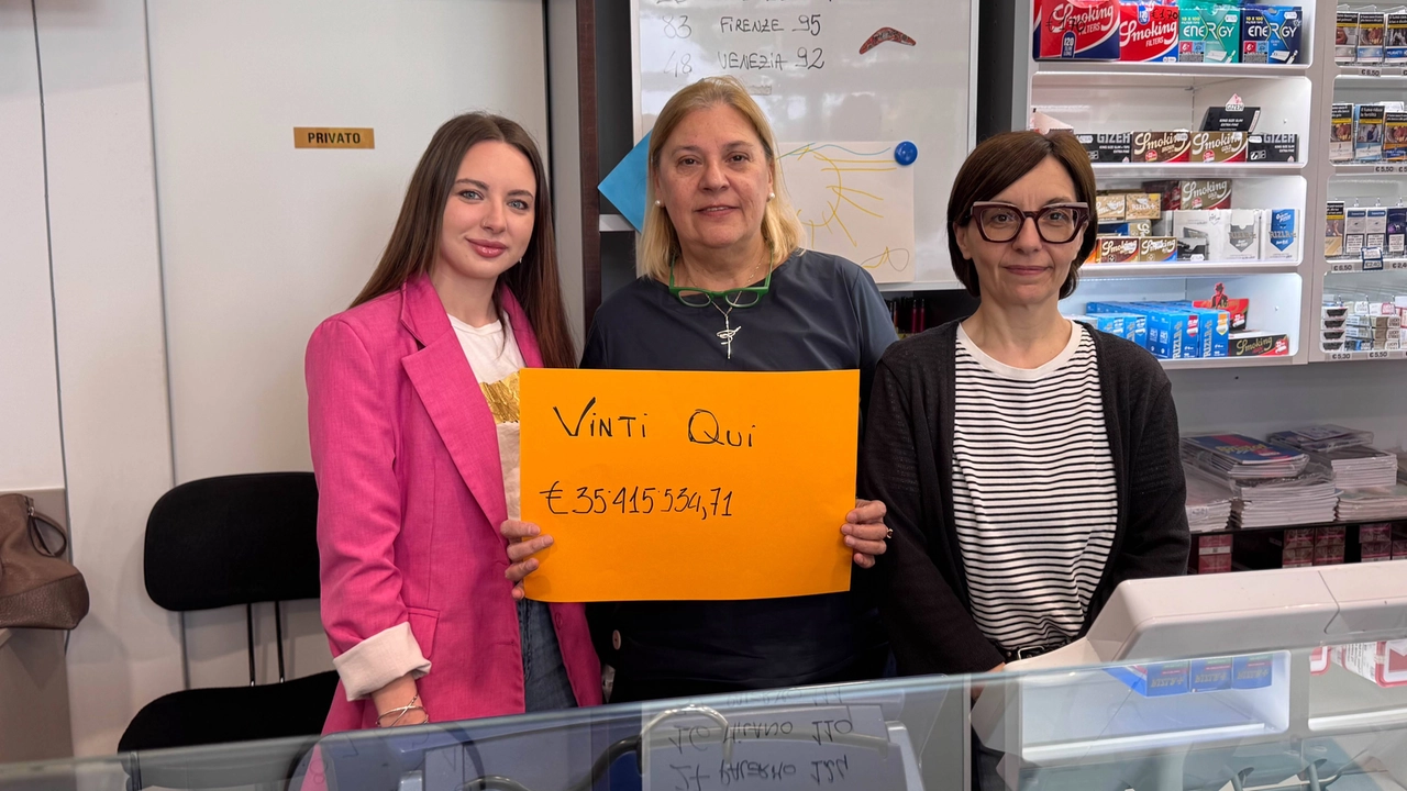 La vincita al punto di vendita Sisal tabaccheria "Bocchio Eleonora" di Desenzano (Foto/Filippo Venezia) La vincita al punto di vendita Sisal tabaccheria "Bocchio Eleonora" di Desenzano (Foto/Filippo Venezia)