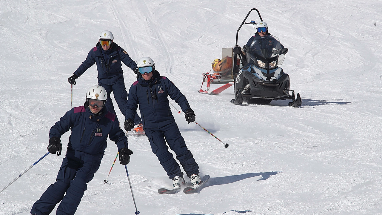 Polizia in azione sulle piste da sci Polizia in azione sulle piste da sci