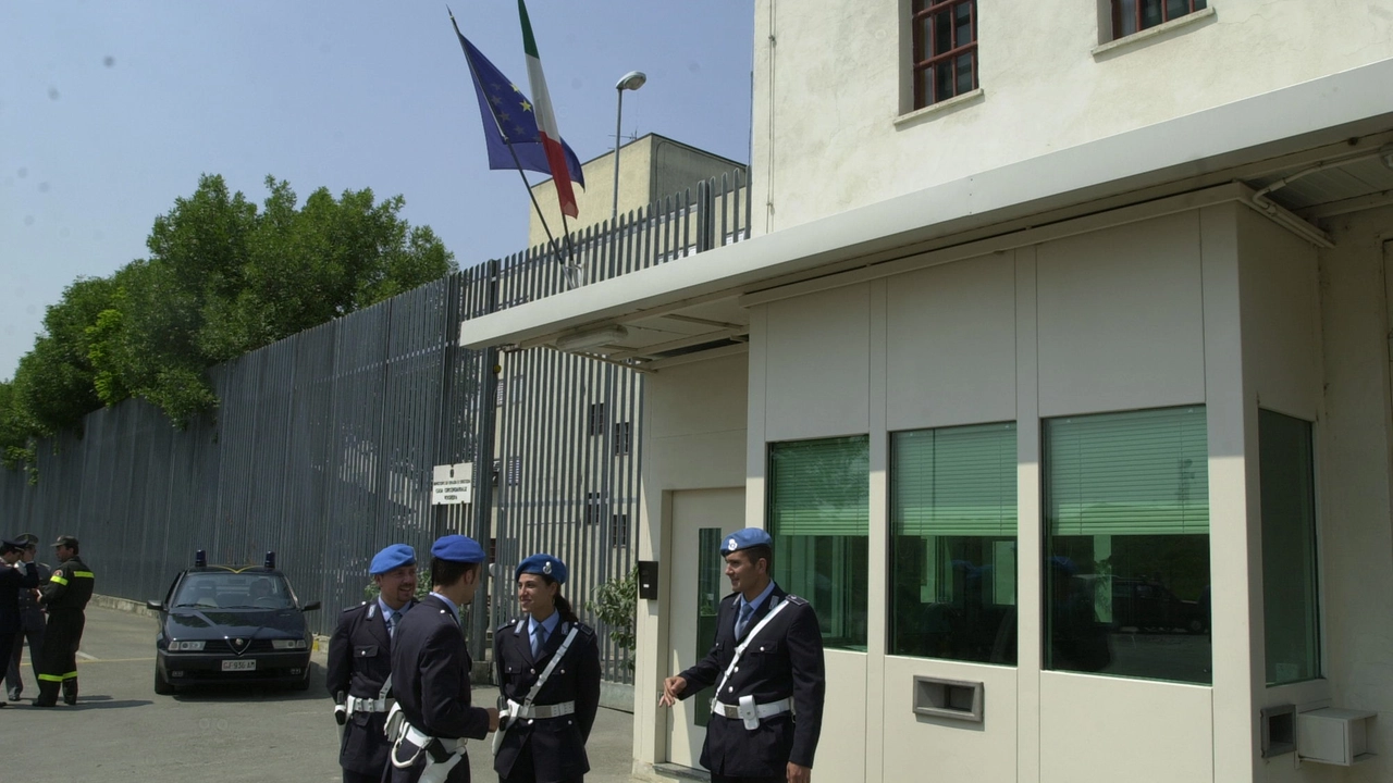 Il ragazzo di 25 anni è stato portato ne carcere di Voghera