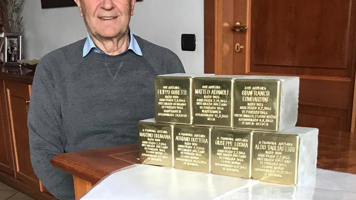 Quattro pietre di inciampo. Un inciampo della memoria, per ricordare altrettanti partigiani e dissidenti che si sono opposti ai... Quattro pietre di inciampo. Un inciampo della memoria, per ricordare altrettanti partigiani e dissidenti che si sono opposti ai...