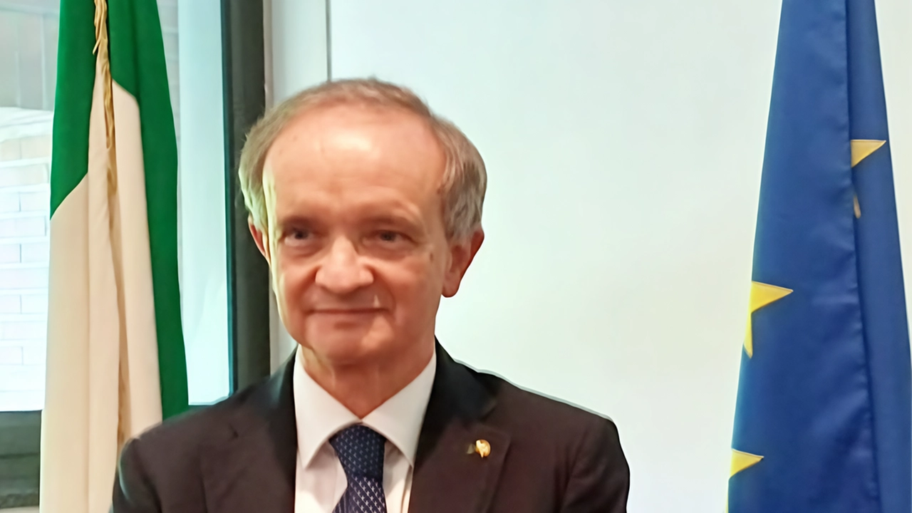 Ferragosto sicuro. A casa, in vacanza e in strada. Il prefetto di Lecco, Paolo Ponta (foto), ha convocato a... Ferragosto sicuro. A casa, in vacanza e in strada. Il prefetto di Lecco, Paolo Ponta (foto), ha convocato a...