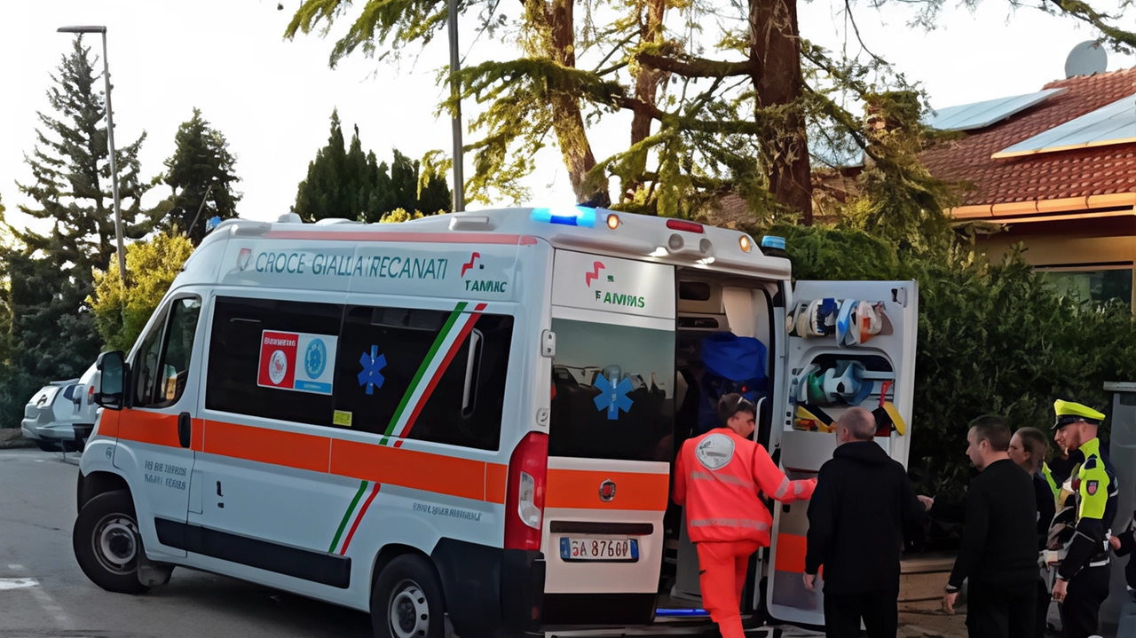 Un uomo è morto travolto e schiacciato dall’auto che stava tentando di fermare Un uomo è morto travolto e schiacciato dall’auto che stava tentando di fermare
