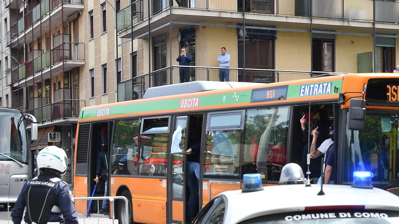 Asf Autolinee e Como 1907 offrono trasporto gratuito ai tifosi per raggiungere lo stadio nei giorni di partita, riducendo l'uso delle auto private e l'inquinamento.