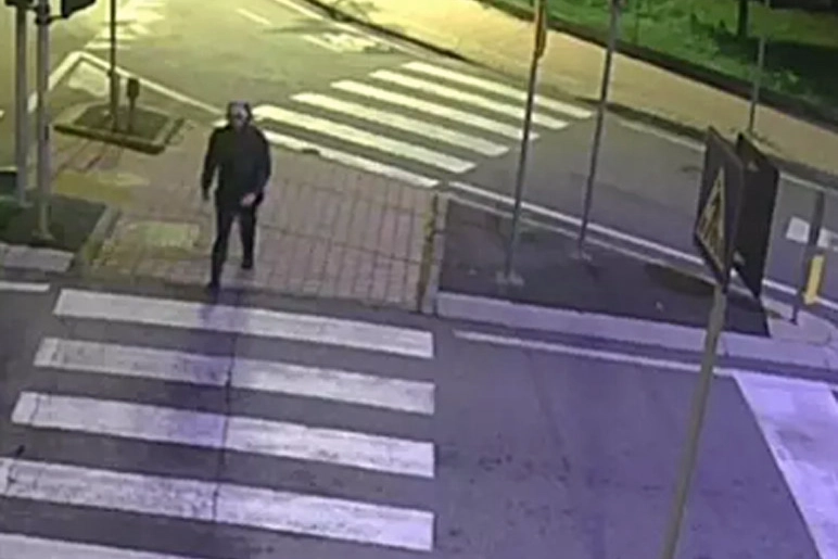 Daniele Dezza ripreso dalle telecamere poco prima di uccidere Mastrapasqua