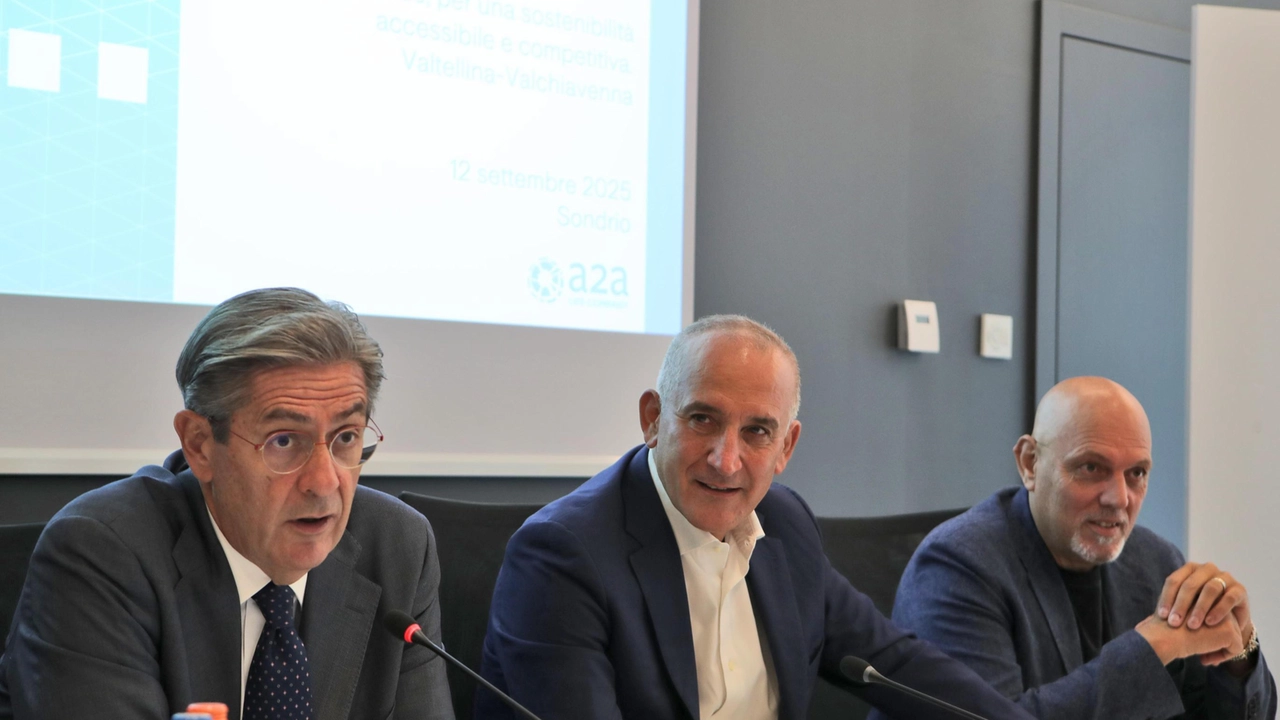 Il presidente di A2a Roberto Tasca, l’ad Mazzoncini e l’assessore Sertori